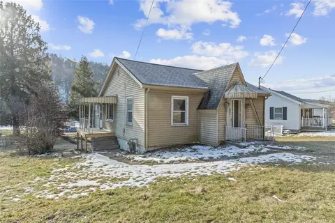 160 Cross Creek Rd, Avella, PA 15312