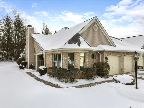 702 Hunt Club Dr, Greensburg, PA 15601