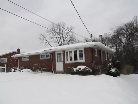 121 W Point Dr, Greensburg, PA 15601