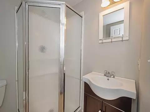Bath - 533 E Vanderbilt Dr, Mars, PA 16046 photo 5 of 5