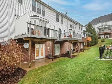 Exterior - 533 E Vanderbilt Dr, Mars, PA 16046 photo 3 of 3
