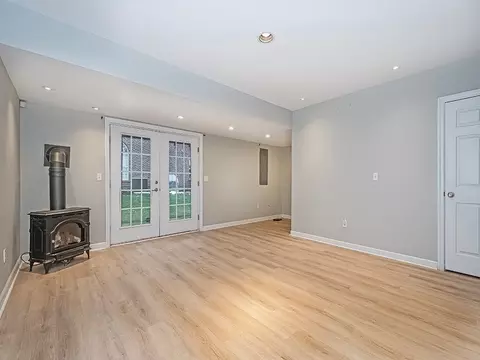 Living - 533 E Vanderbilt Dr, Mars, PA 16046 photo 7 of 9