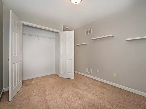 Bedroom - 533 E Vanderbilt Dr, Mars, PA 16046 photo 3 of 5