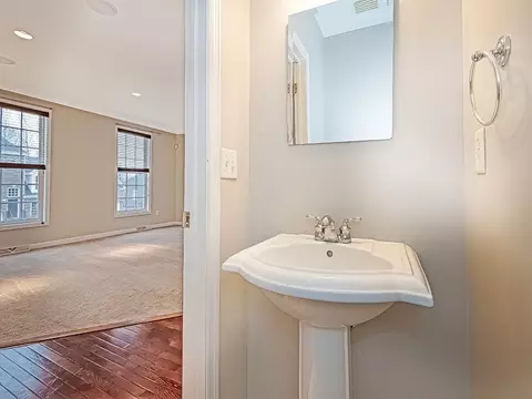 Bath - 533 E Vanderbilt Dr, Mars, PA 16046 photo 1 of 5