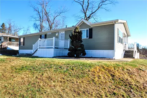 119 Valley View Dr, Finleyville, PA 15332