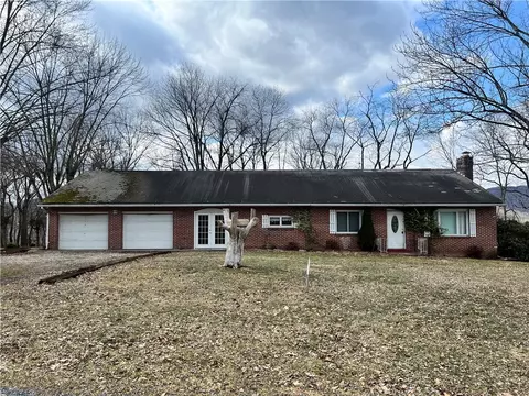 610 Olive St, Seward, PA 15954