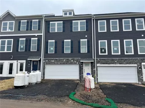 188 Sweetwater Dr, Moon Twp, PA 15108