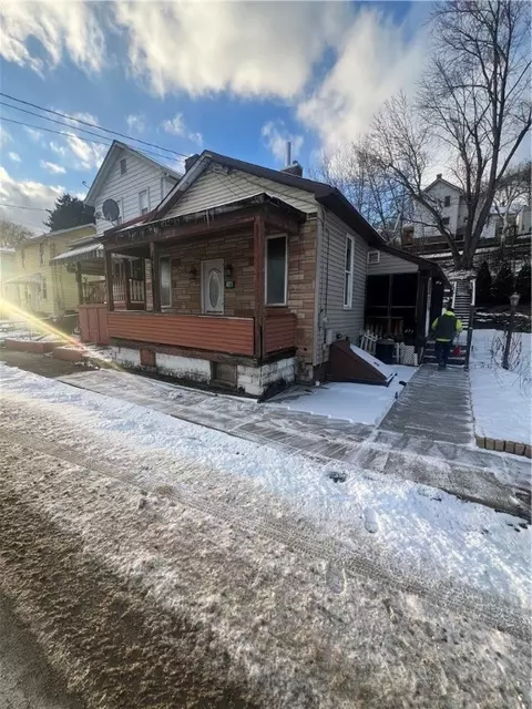 471 Market St, Leechburg, PA 15656