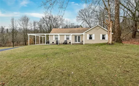 5236 Middle Rd, Gibsonia, PA 15044
