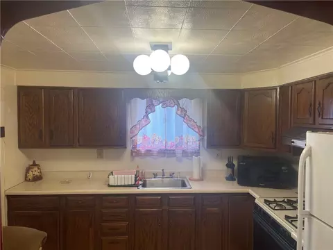 202 Halcomb, Clairton, PA 15025 photo 13
