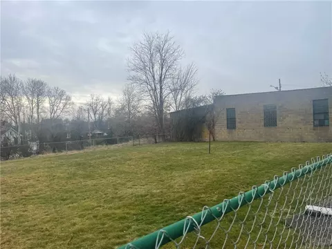 202 Halcomb, Clairton, PA 15025 photo 3