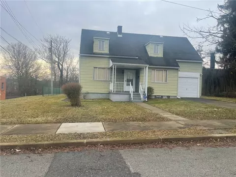 202 Halcomb, Clairton, PA 15025 photo 2