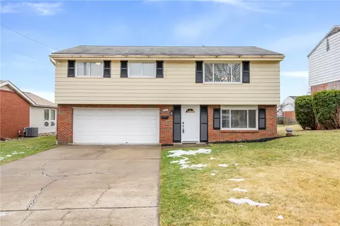 207 Elbrook Dr, Natrona Heights, PA 15065