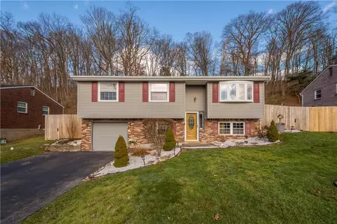 1520 Sugarloaf Dr, Pittsburgh, PA 15239
