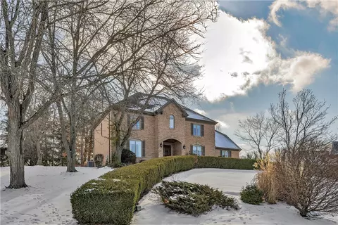 105 Treetop Ln, Mcmurray, PA 15317