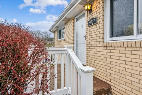 9777 Don Dr, Irwin, PA 15642
