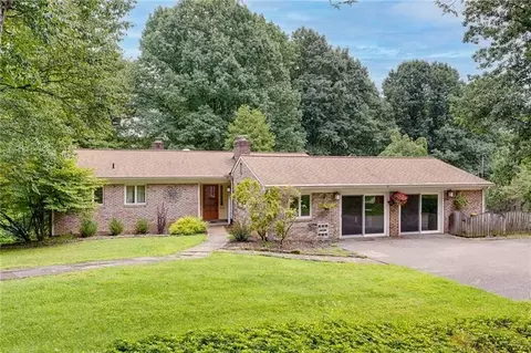136 Oakhurst Rd, Pittsburgh, PA 15215