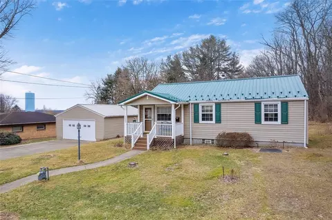 1640 Highland Rd, Conway, PA 15027