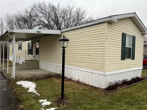 563 Continental Ln, New Castle, PA 16101
