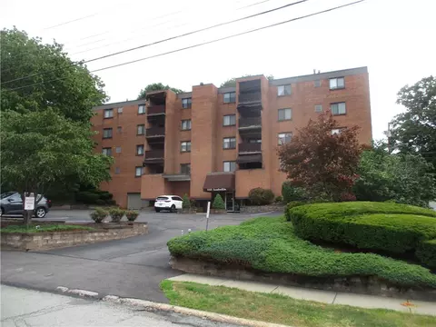 416 Isabella St #203, Oakmont, PA 15139