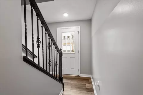 215 Lockheed Dr, Coraopolis, PA 15108 photo 3