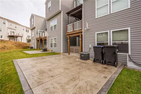 215 Lockheed Dr, Coraopolis, PA 15108 photo 33