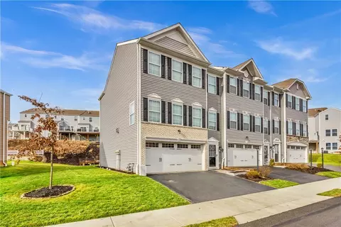 215 Lockheed Dr, Coraopolis, PA 15108 photo 2