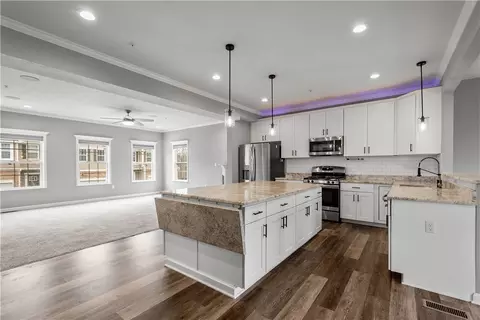 215 Lockheed Dr, Coraopolis, PA 15108 photo 8