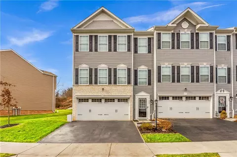 215 Lockheed Dr, Coraopolis, PA 15108