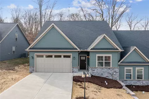 105 Hemingway Ln, Coraopolis, PA 15108