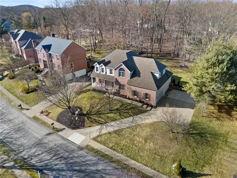 207 Drake Cir, Cranberry Township, PA 16066