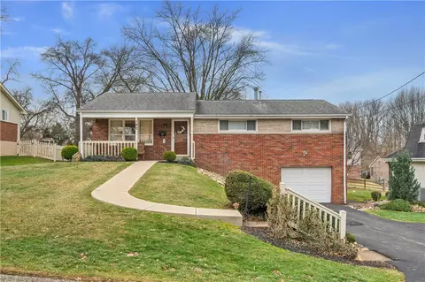 142 Edward St, New Kensington, PA 15068