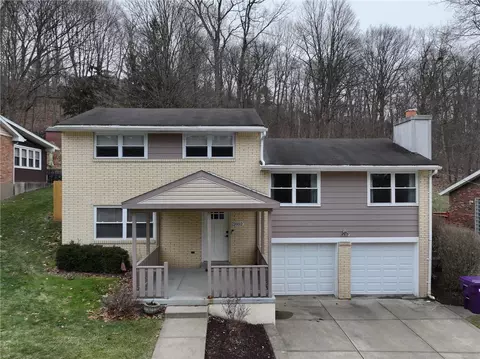 2052 Holiday Park Dr, Pittsburgh, PA 15239