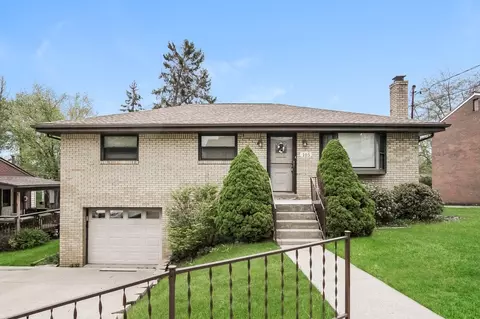 105 Mayer Dr, Oakdale, PA 15071