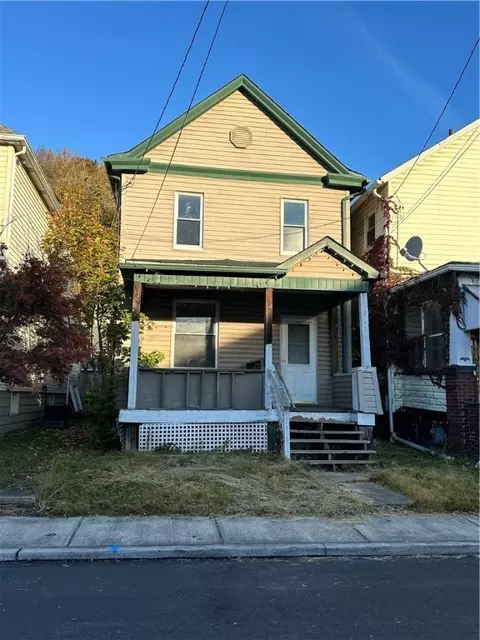 514 Mckinley Ave, East Vandergrift, PA 15629