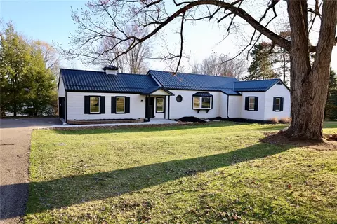 165 Upland Dr, New Castle, PA 16105