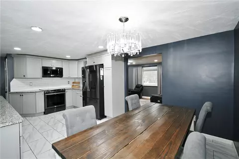 4 Maple Ln, Eighty Four, PA 15330 photo 12