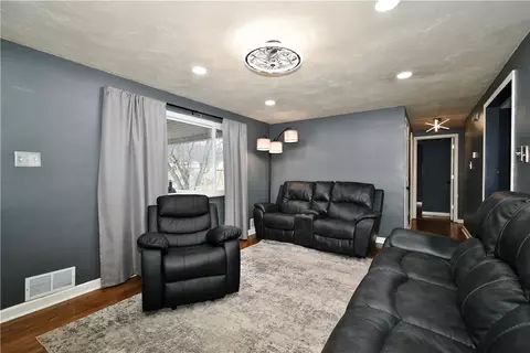 4 Maple Ln, Eighty Four, PA 15330 photo 5