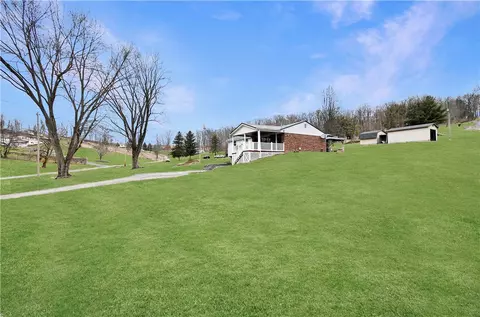 4 Maple Ln, Eighty Four, PA 15330 photo 2