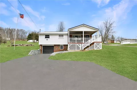 4 Maple Ln, Eighty Four, PA 15330