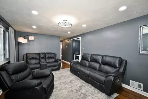 4 Maple Ln, Eighty Four, PA 15330 photo 4
