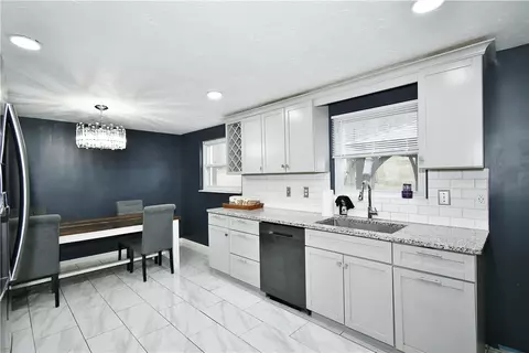 4 Maple Ln, Eighty Four, PA 15330 photo 8