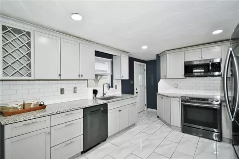 4 Maple Ln, Eighty Four, PA 15330 photo 7