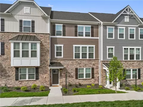 484 Nolan Cir, Cranberry Township, PA 16066