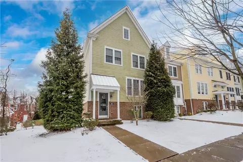 1301 Village Ln, Bridgeville, PA 15017