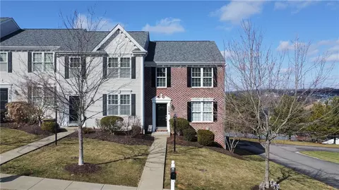 1054 Woodlawn Dr, Canonsburg, PA 15317