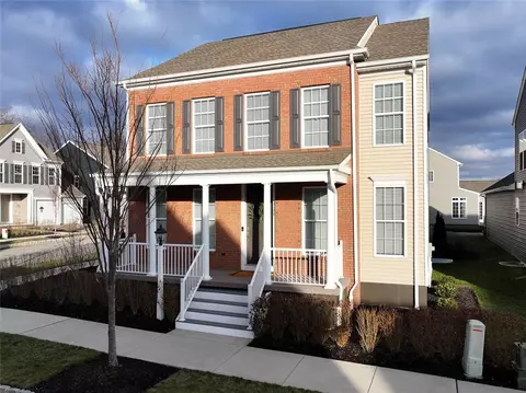 520 Beneficial Dr, Cranberry Township, PA 16066