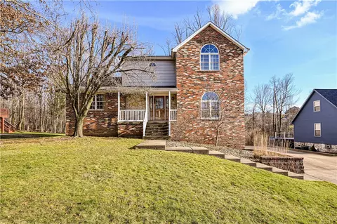 119 Maplewood Dr, Irwin, PA 15642