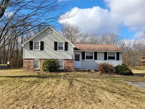 518 Chaparral Dr, Cranberry Township, PA 16066