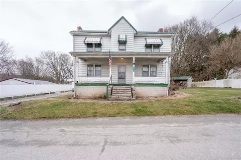 912 Maple St, Ruffs Dale, PA 15679